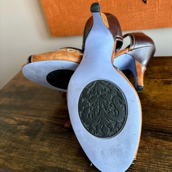 Bobbi Blu| Open Toe Leather Two-Tone Retro Mary Jane Style Heels Size 9 - Picture 7 of 8